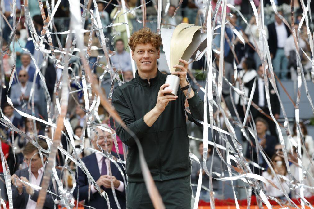 Jannik Sinner ‘arrasa’ Alexander Zverev e vence Masters 1.000 de Madrid