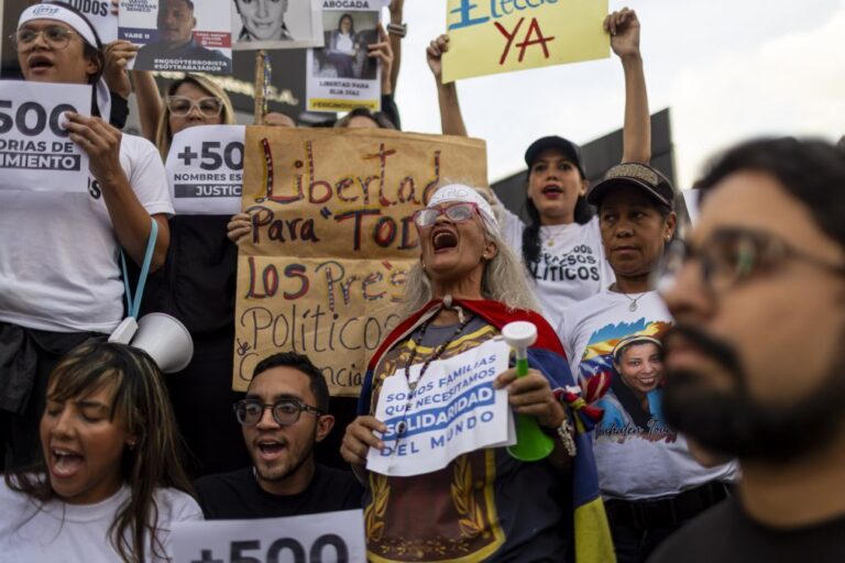 María Corina Machado  exige libertação de todos os presos políticos na Venezuela