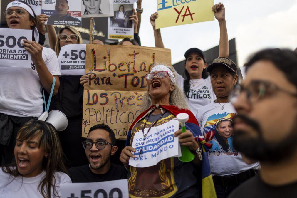 María Corina Machado  exige libertação de todos os presos políticos na Venezuela