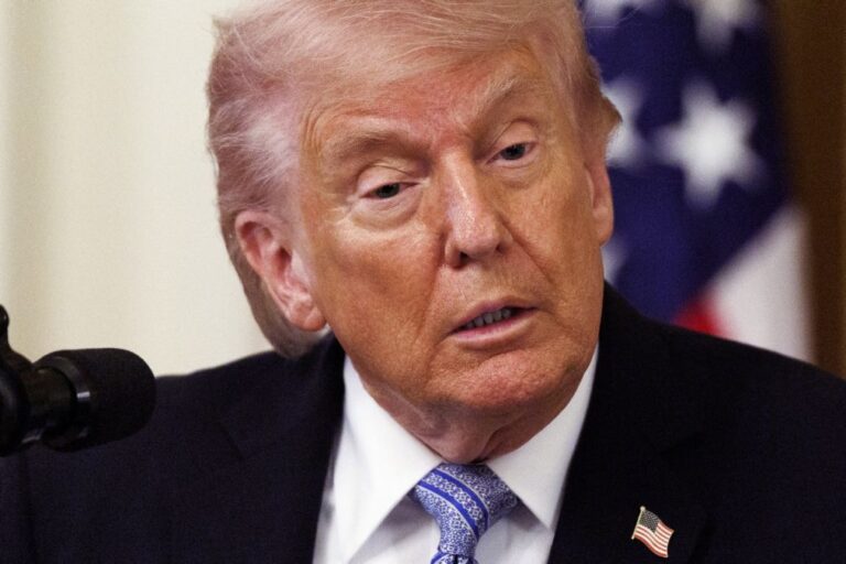 Juíza dos EUA bloqueia temporariamente fundo de indemnizações criado por Trump