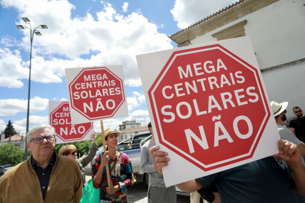 Manifestantes exigem transparência sobre megacentrais solares na Beira Baixa