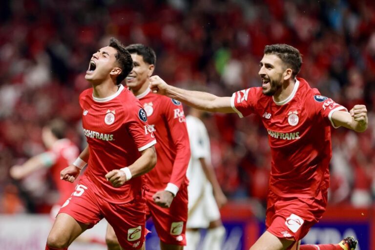 Avançado Paulinho 'bisa' e Toluca está na final da 'Champions' da CONCACAF