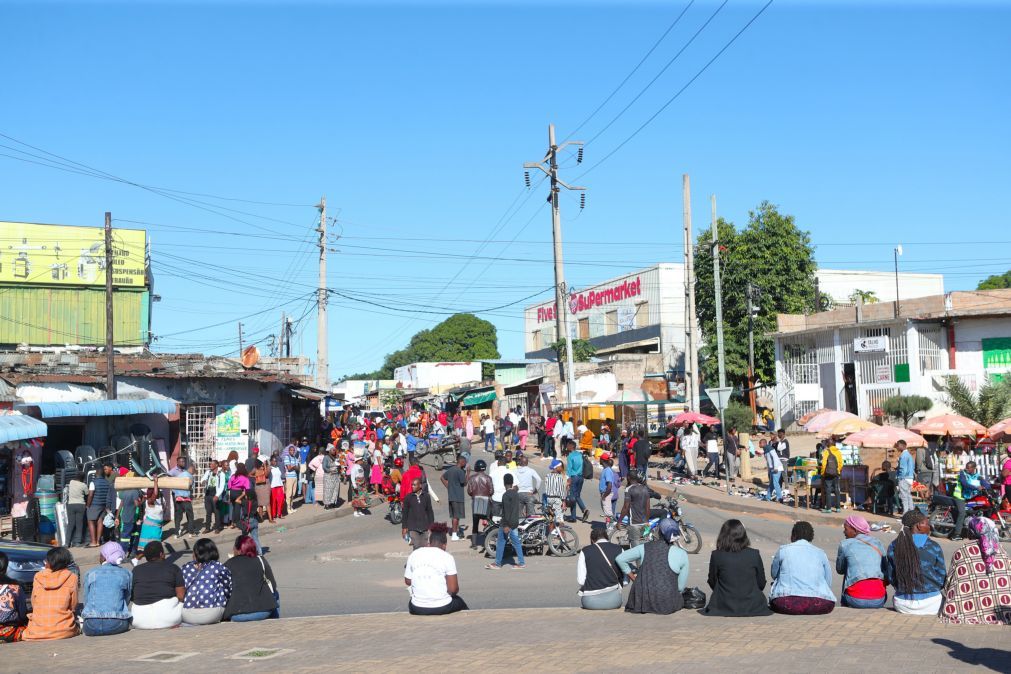 Dispersão populacional e pouco investimento desafiam expansão de energia em Moçambique