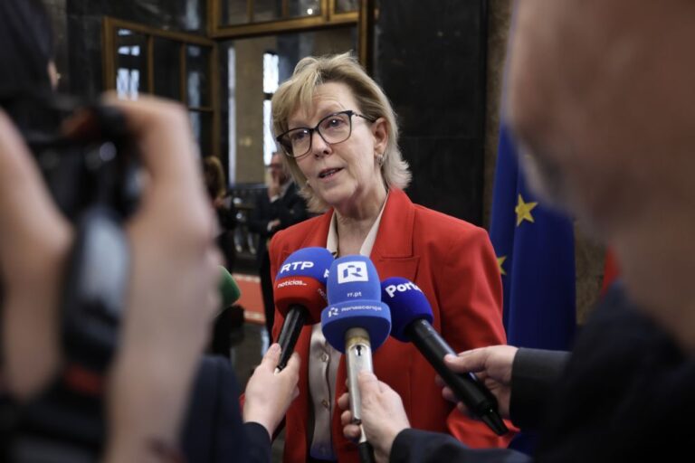 Maria Luís Albuquerque defende UE a pensar mais na união do que na diversidade entre estados-membros