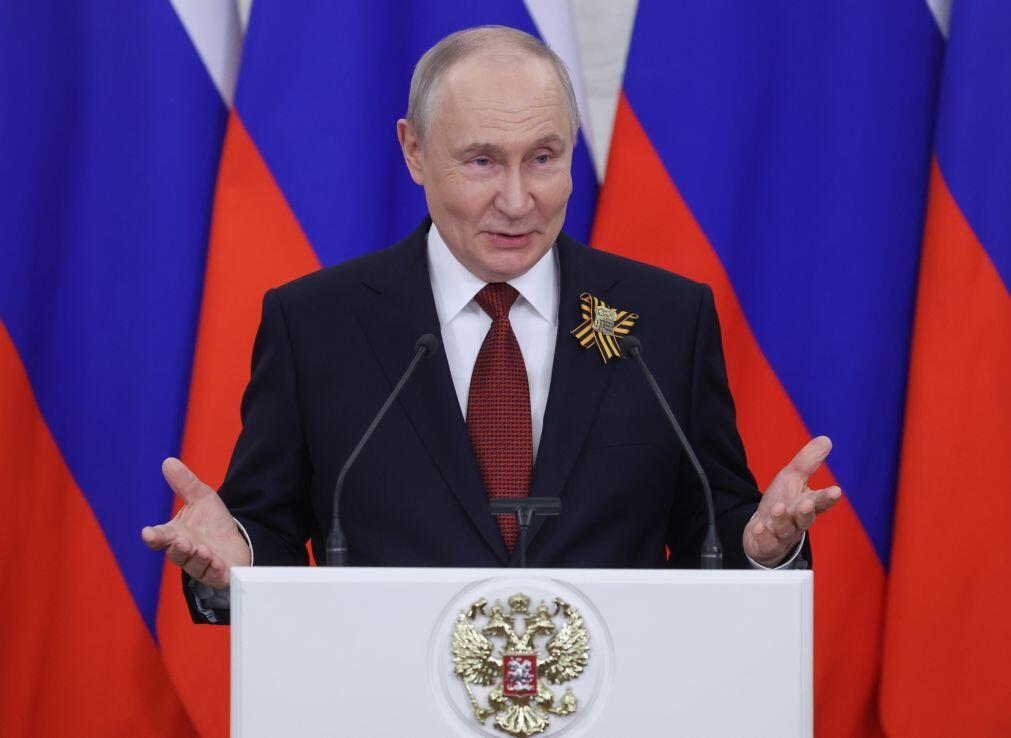 Putin diz que está disposto a reunir-se com Zelensky e que guerra “está a chegar ao fim”