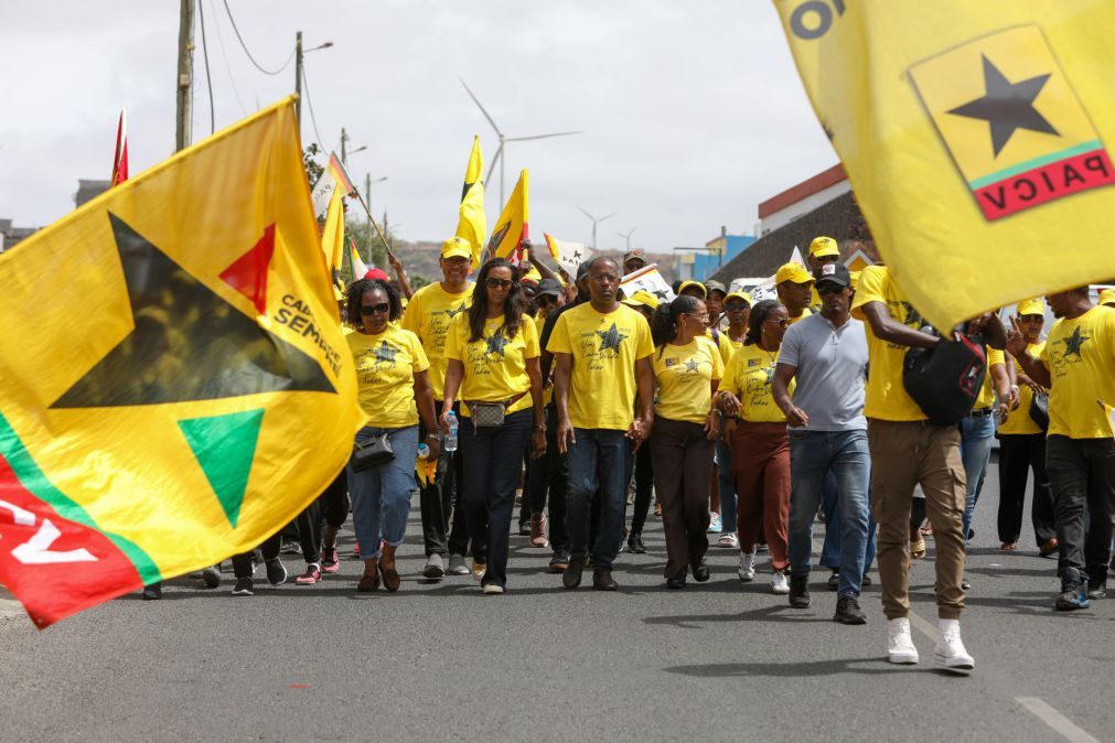 Cerca de duas centenas de apoiantes do PAICV pedem “mudança” em Cabo verde