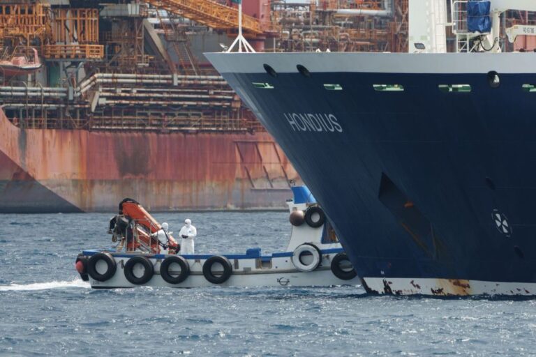 Hantavírus: Navio zarpa das Canárias após desembarque de mais de 120 pessoas