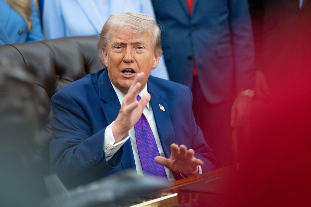 Trump descreve proposta iraniana como lixo e pondera retomar operações em Ormuz