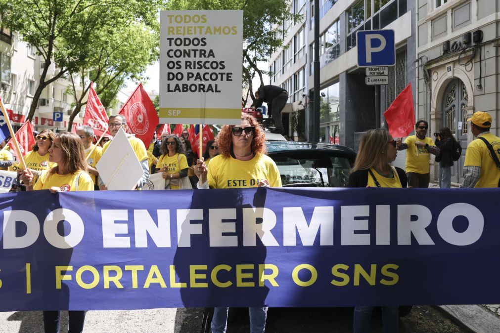 Mais de cem enfermeiros protestam em Lisboa em dia de greve
