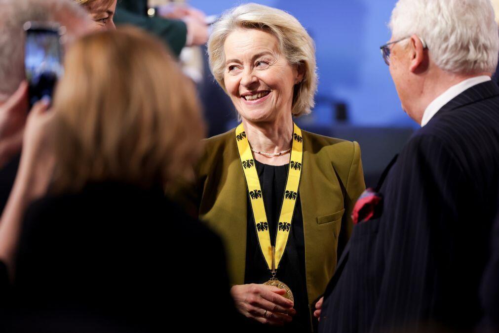 Von der Leyen acusa Rússia de ridicularizar esforços diplomáticos