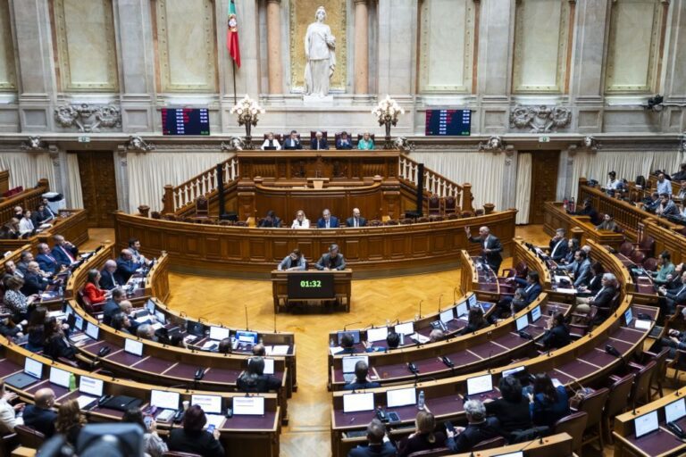 Parlamento debate condições dos trabalhadores e pacote laboral com a presença do Governo