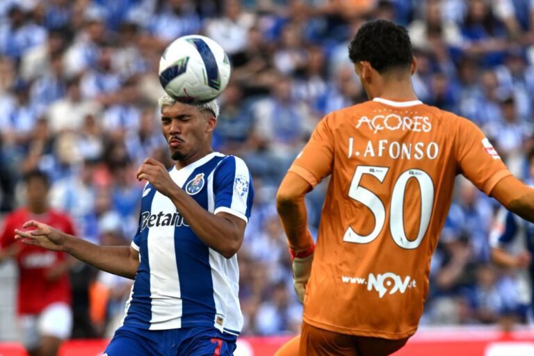 Guarda-redes João Afonso é reforço do FC Porto proveniente do Santa Clara