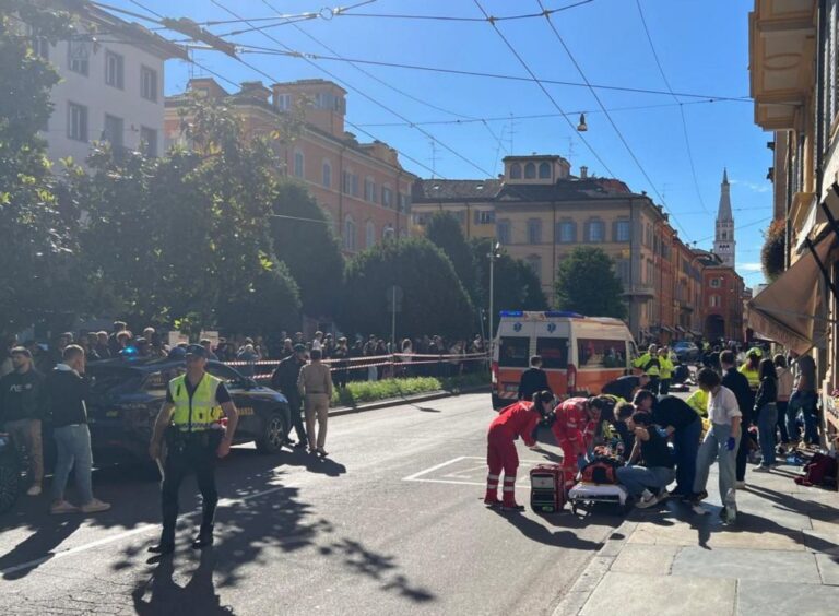 Oito feridos em atropelamento e tentativa de fuga na cidade italiana de Modena