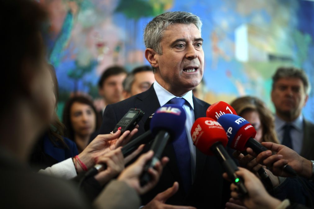 José Luís Carneiro exige “comportamentos irrepreensíveis” a titulares de cargos do PS