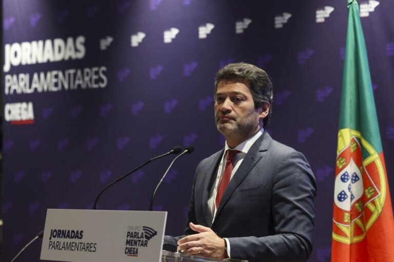 Ventura pede ao Governo 