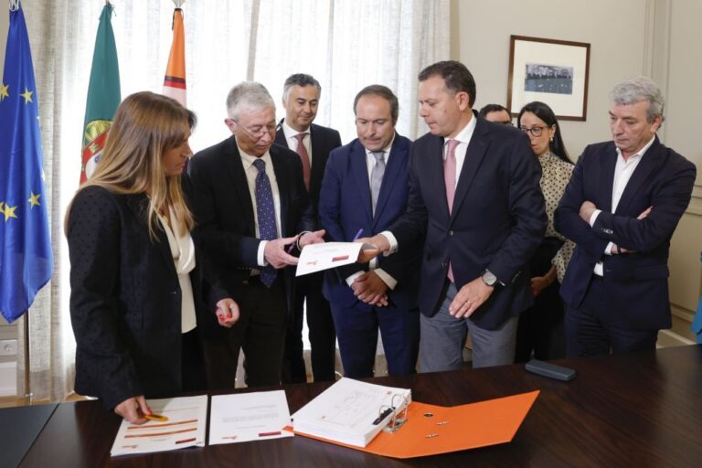 Montenegro avisa que PSD vai forçar partidos a 