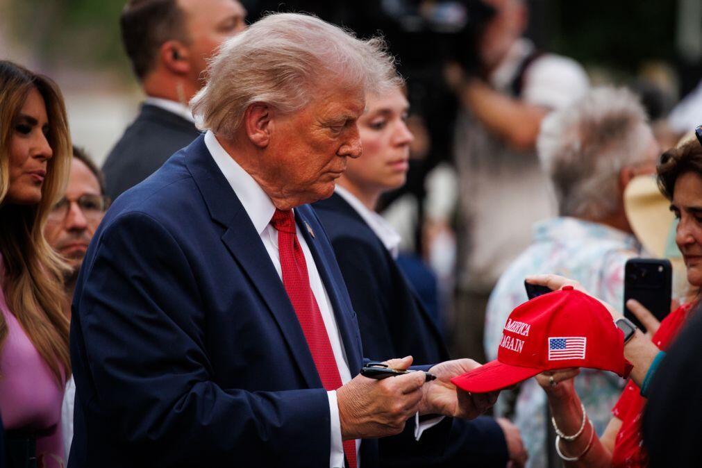 Donald Trump afirma que negociações com Irão estão “por um fio”