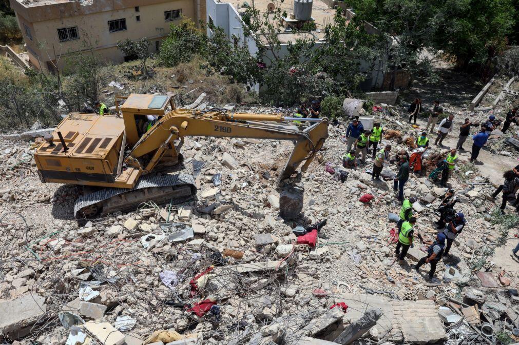 Bombardeamentos israelitas no sul e leste do Líbano fazem pelo menos 15 mortos