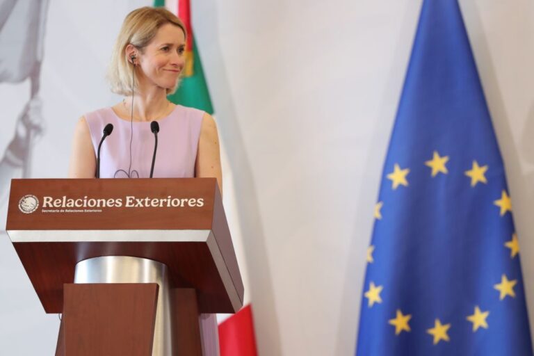 União Europeia pede fim do controlo e isolamento dos cubanos