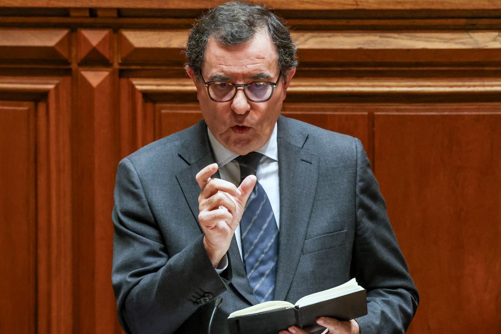 Ministro da Economia confia que não haverá défice mas admite que será “muito difícil”