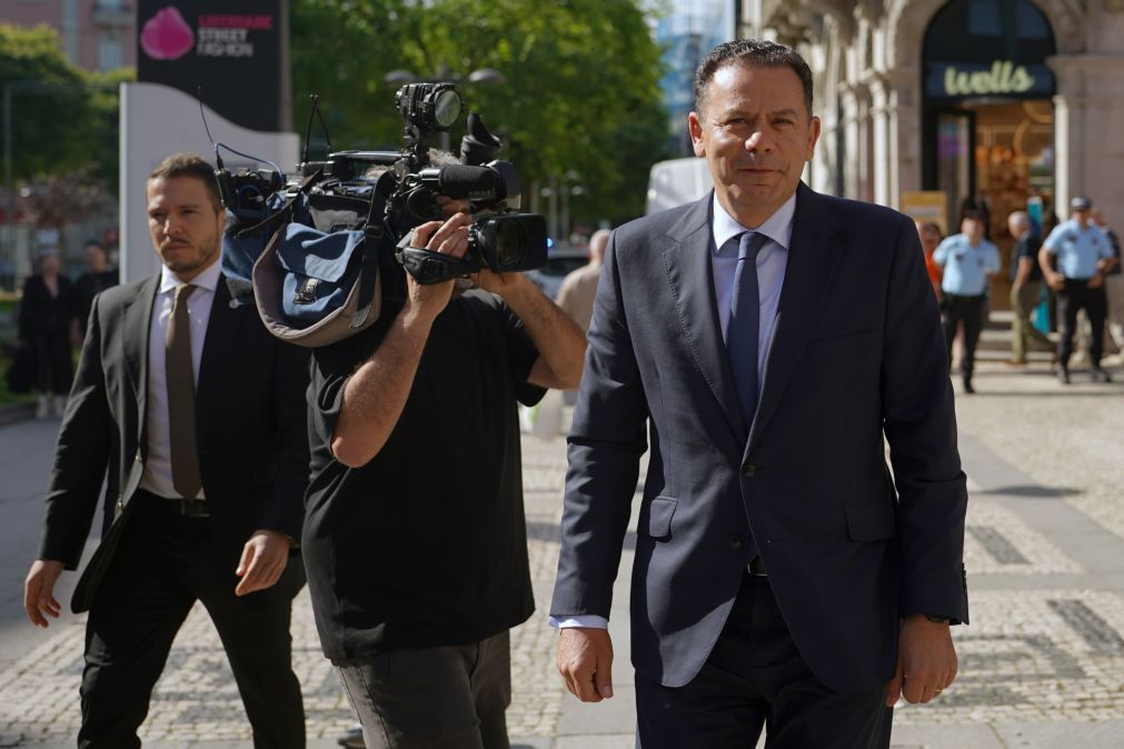 Primeiro-ministro volta ao parlamento com polémica no MAI e relatório do PR sobre tempestades