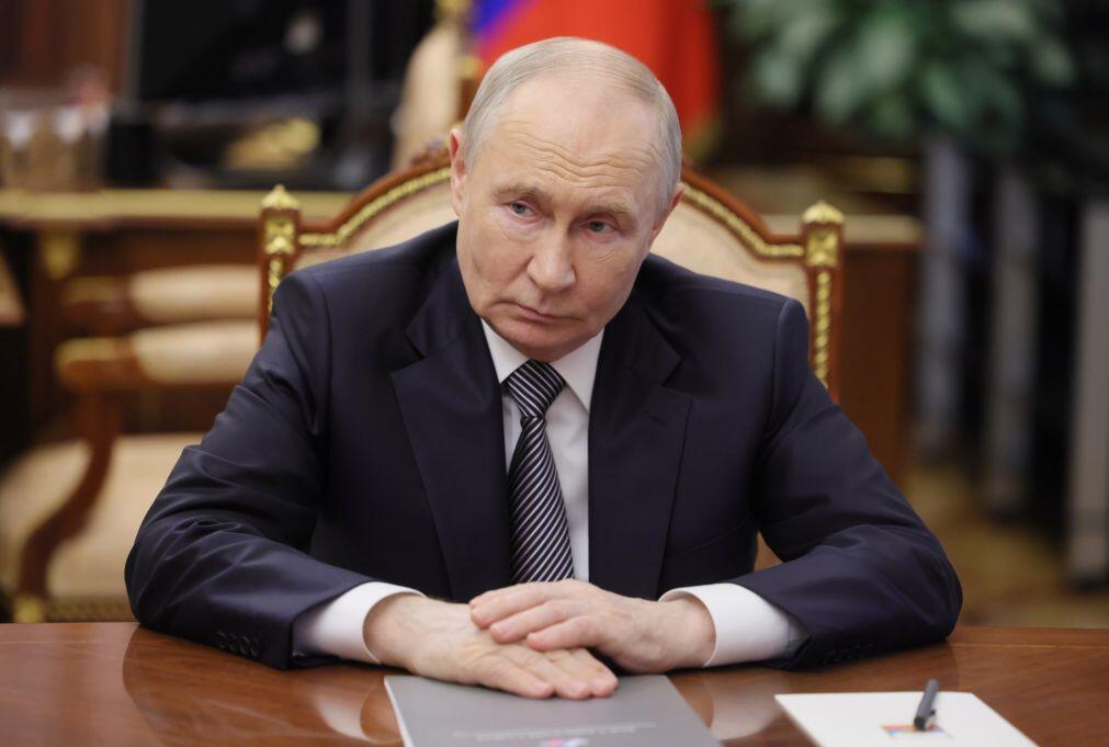 Putin disponível para negociar “arquitetura de segurança” com Europa – porta-voz do Kremlin