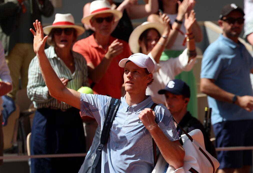 Número um do mundo Jannik Sinner eliminado na segunda ronda de Roland Garros