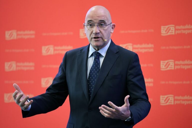 Passos Coelho destaca que Prestação Social Única era uma medida do Governo PS