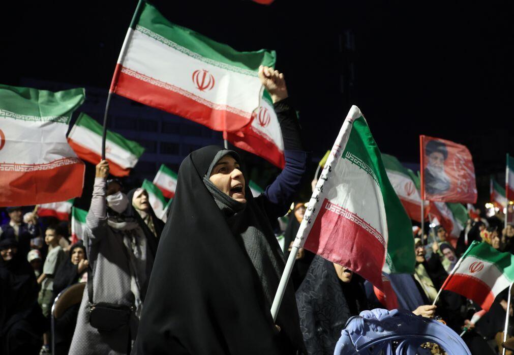 Acordo em negociação com EUA prevê libertação de milhões em ativos iranianos – TV