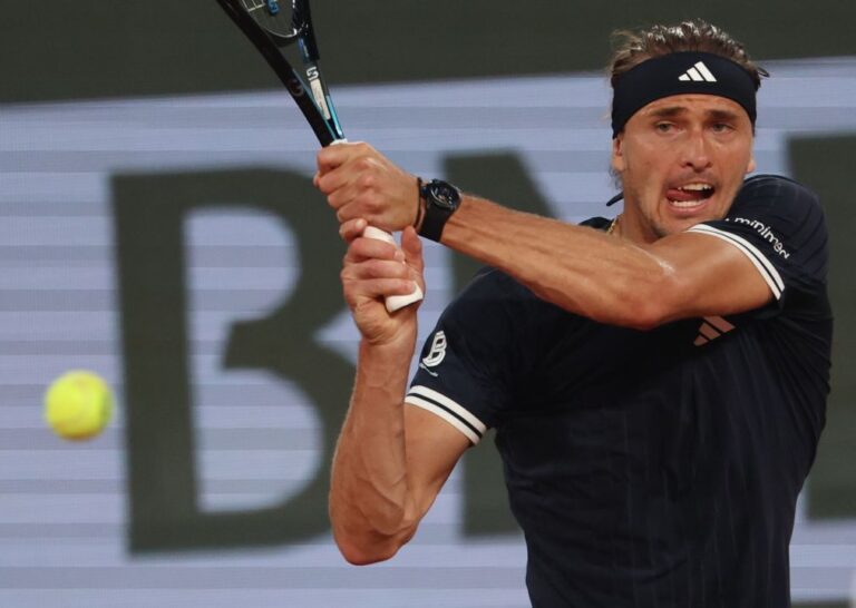 Alexander Zverev apura-se para os oitavos de final de Roland Garros