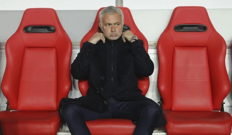José Mourinho assina pelo Real Madrid e abre caminho a Marco Silva no Benfica