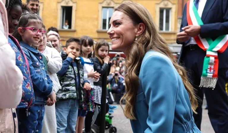 Kate Middleton regressa ao mundo: primeira viagem oficial após vencer o cancro