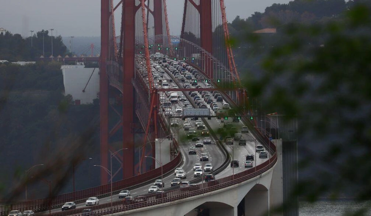 Ponte 25 de Abril cortada ao trânsito no domingo de manhã por causa do Pedala Portugal