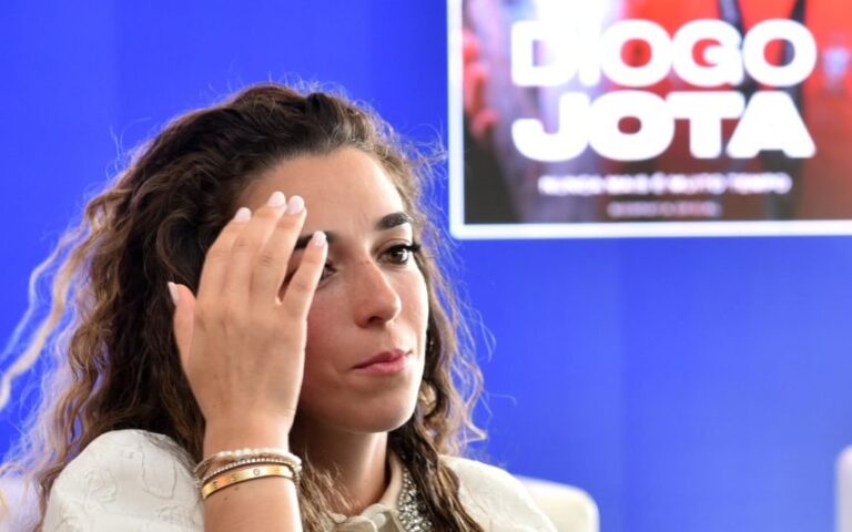 Diogo Jota Biografia apresentada perante família e amigos emocionados