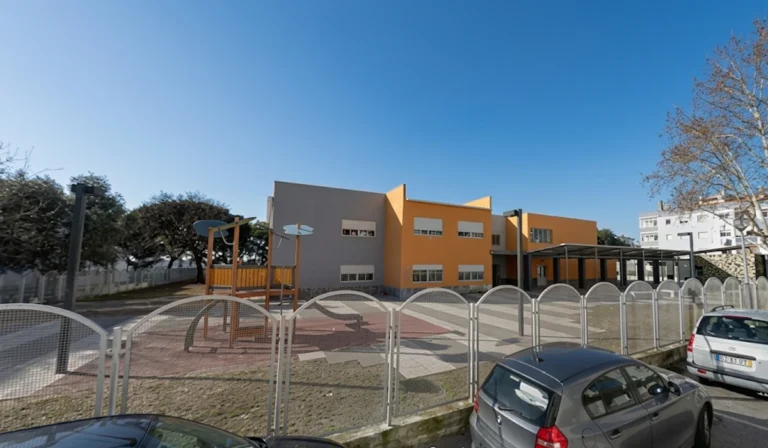 Menino de seis anos morre subitamente na sala de aula no Seixal