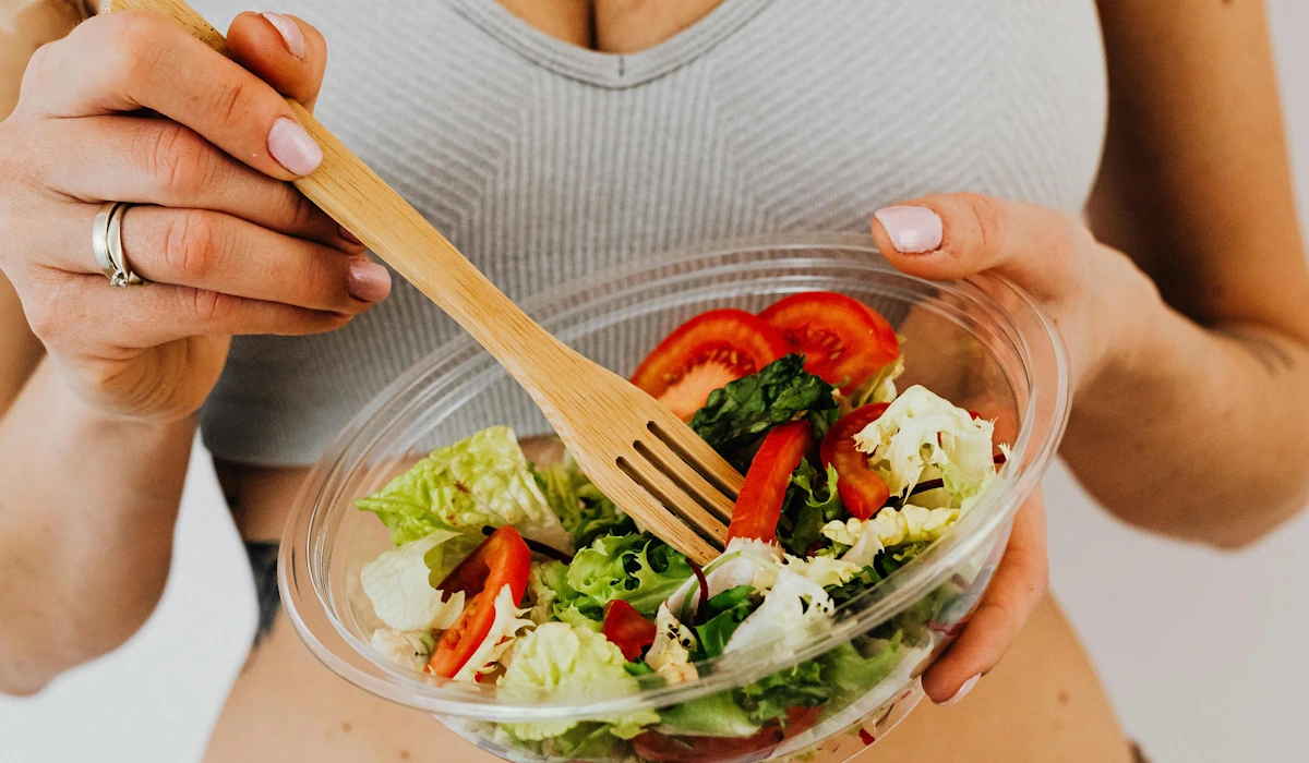 O que comer no calor para não se sentir pesado ao almoço