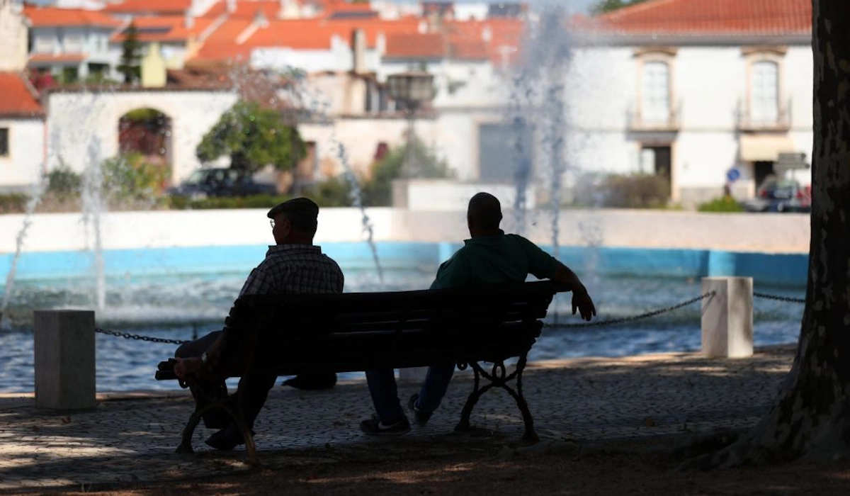 Oito concelhos em perigo máximo de incêndio e 17 distritos sob aviso de calor até quinta-feira