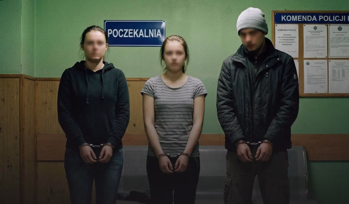 Babysitter de 18 anos e amigos detidos por abusos sexuais a bebés