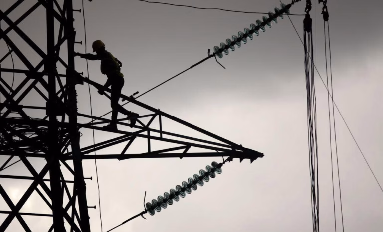 1.700 clientes sem energia elétrica às 16:00 devido ao mau tempo - E-Redes
