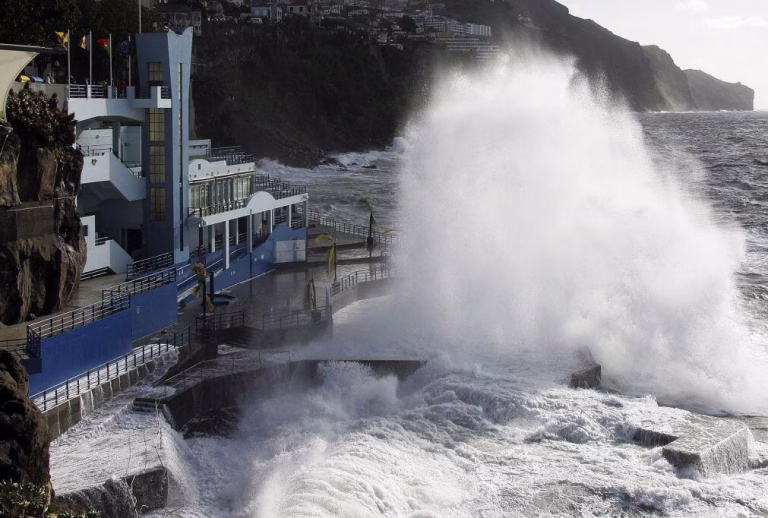 Capitania do Funchal volta a emitir aviso de mau tempo para mar da Madeira