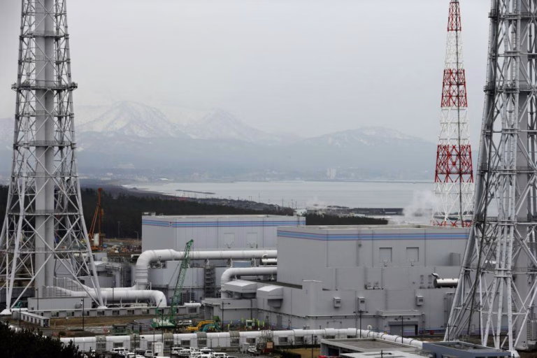 Maior central nuclear do mundo volta a parar no Japão após acionamento de alarme