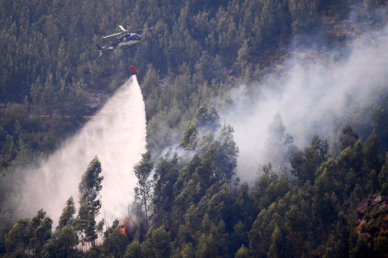 Incêndio no Parque Nacional da Peneda-Gerês continua ativo mas sem 