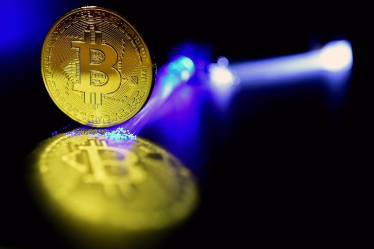 Bitcoin supera 81.000 dólares e regressa aos níveis de janeiro
