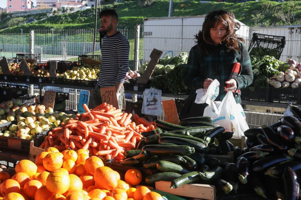 Frutas ao jantar melhoram controlo da glicose em adultos obesos – Estudo