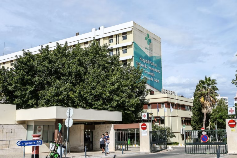 ERS ordena ao hospital de Faro que garanta resposta na urgência após morte de utente