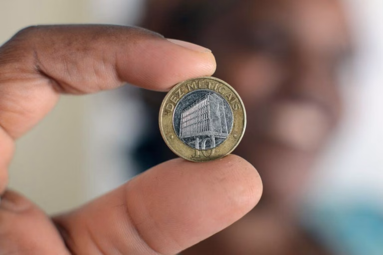 Moçambique recorre a consultores para ajudar a reduzir dívida e recuperar credibilidade