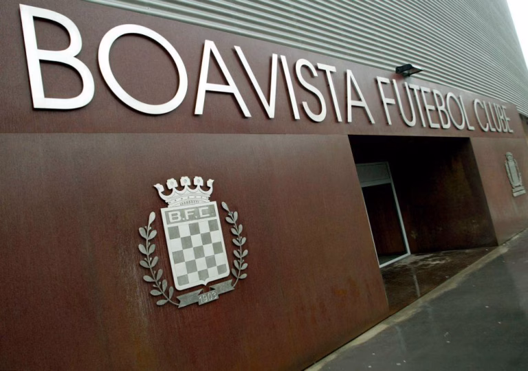 Estádio do Bessa e complexo desportivo vão a leilão por 38 milhões de euros