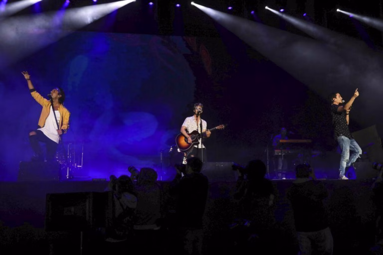 Tony Carreira, D.A.M.A e Nunca Mates o Mandarim atuam na noite de São João no Porto