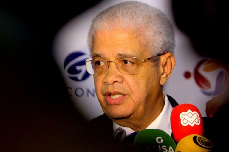 Industriais angolanos defendem agravar importação de viaturas a gasolina para travar subsídios