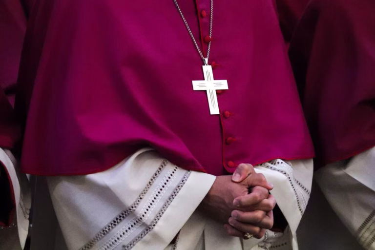 Governo vai isentar de impostos indemnizações às vítimas de abusos na Igreja Católica